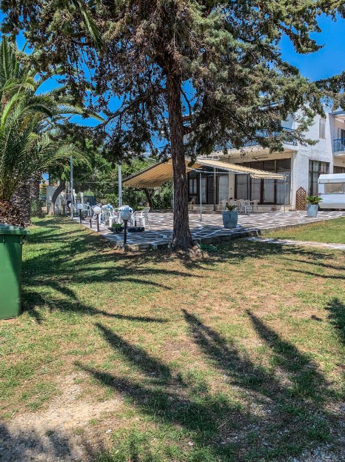 Galinis' Sea Front Studios Nea Kallikrateia Экстерьер фото