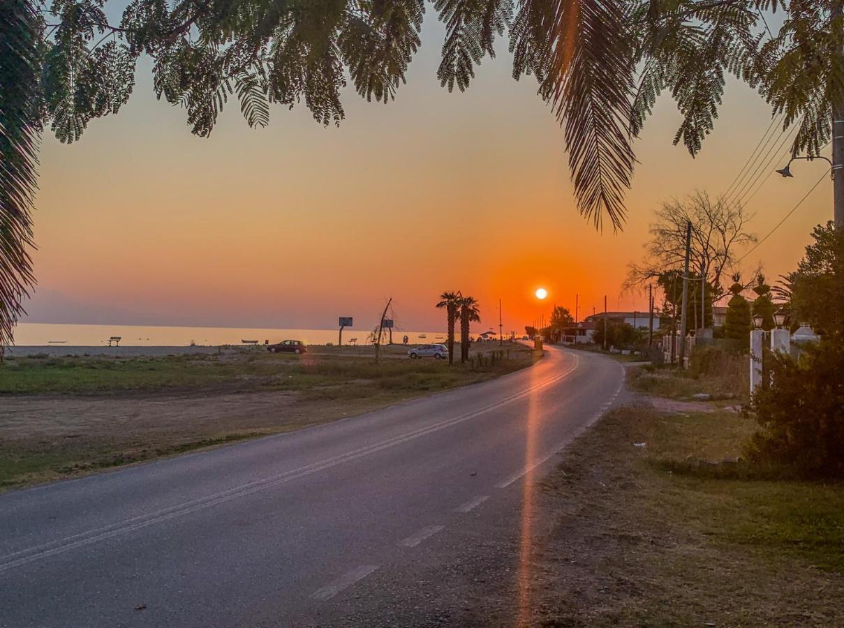 Galinis' Sea Front Studios Nea Kallikrateia Экстерьер фото
