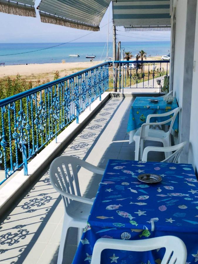 Galinis' Sea Front Studios Nea Kallikrateia Экстерьер фото